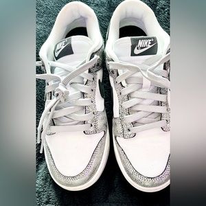 Golden Girls-Nike SB Dunks